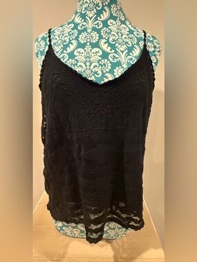 Chic Black Light Lace-Texture V-Neck Tank Top - Women